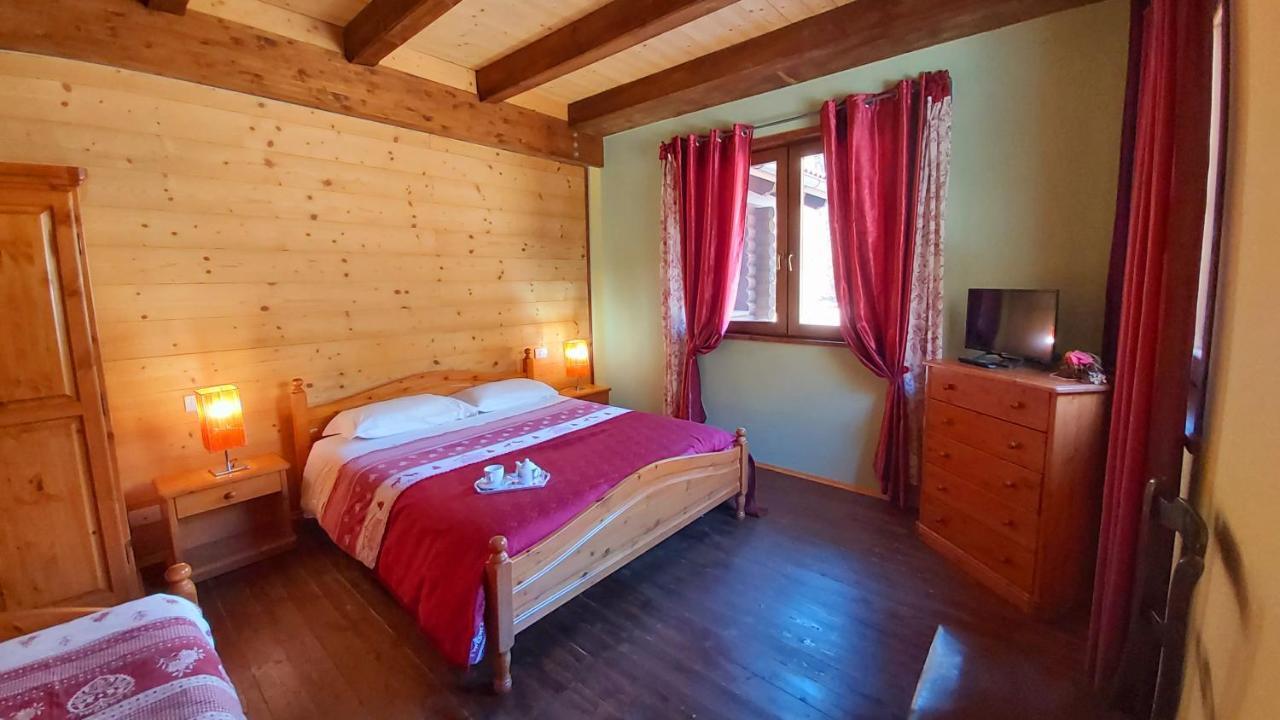 Chalet Rosa Dei Monti Hotel Valprato Soana Ngoại thất bức ảnh