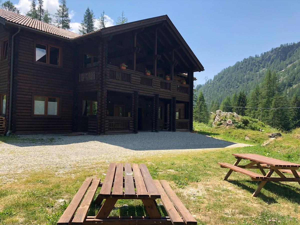 Chalet Rosa Dei Monti Hotel Valprato Soana Ngoại thất bức ảnh